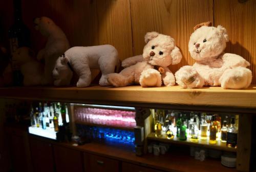Ours Blanc & Hotel